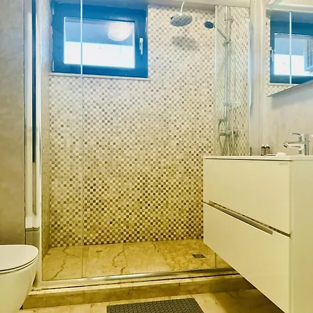 Sophia 3 Luxury 2 Bedroom & 1 Livingroom Apartment