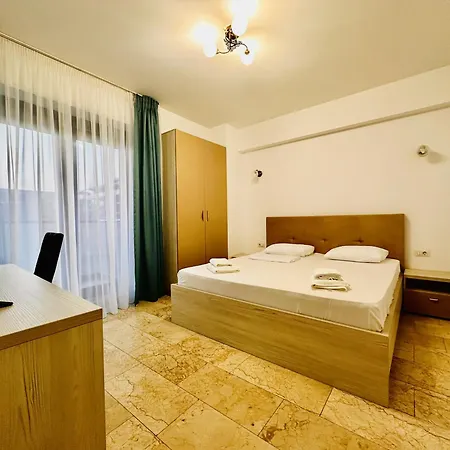 Sophia 3 Luxury 2 Bedroom & 1 Livingroom Apartment *